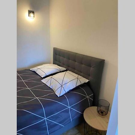 Appartement Chaleureux Au Coeur D Un Village Classe Villebois-Lavalette Exterior foto